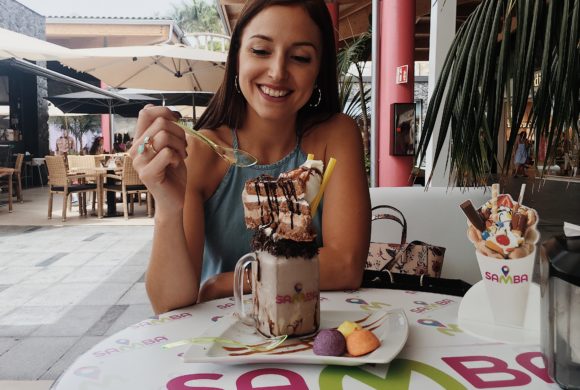Probando los milkshakes de Samba Siam Mall Probando los milkshakes de Samba Siam Mall