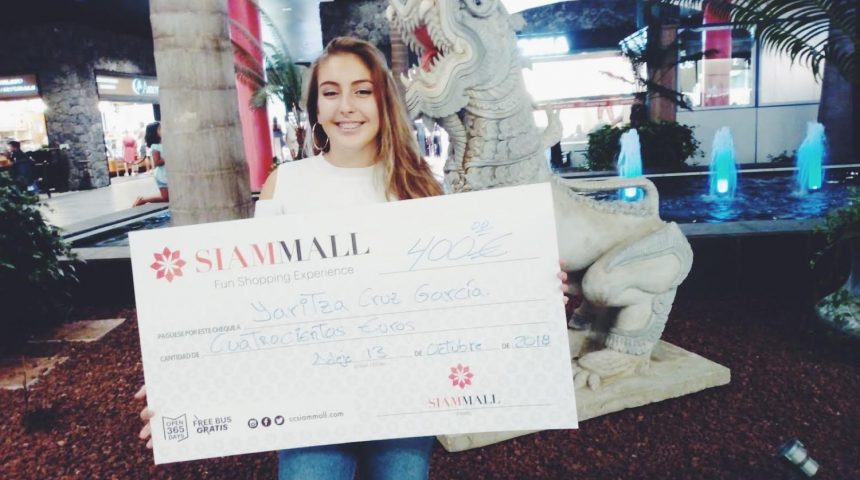 La ganadora del concurso de fotografía ya canjeó su premio