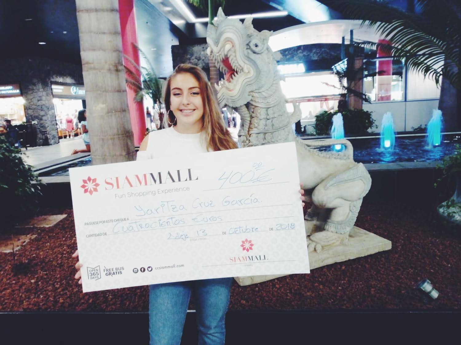 La ganadora del concurso de fotografía ya canjeó su premio La ganadora del concurso de fotografía ya canjeó su premio