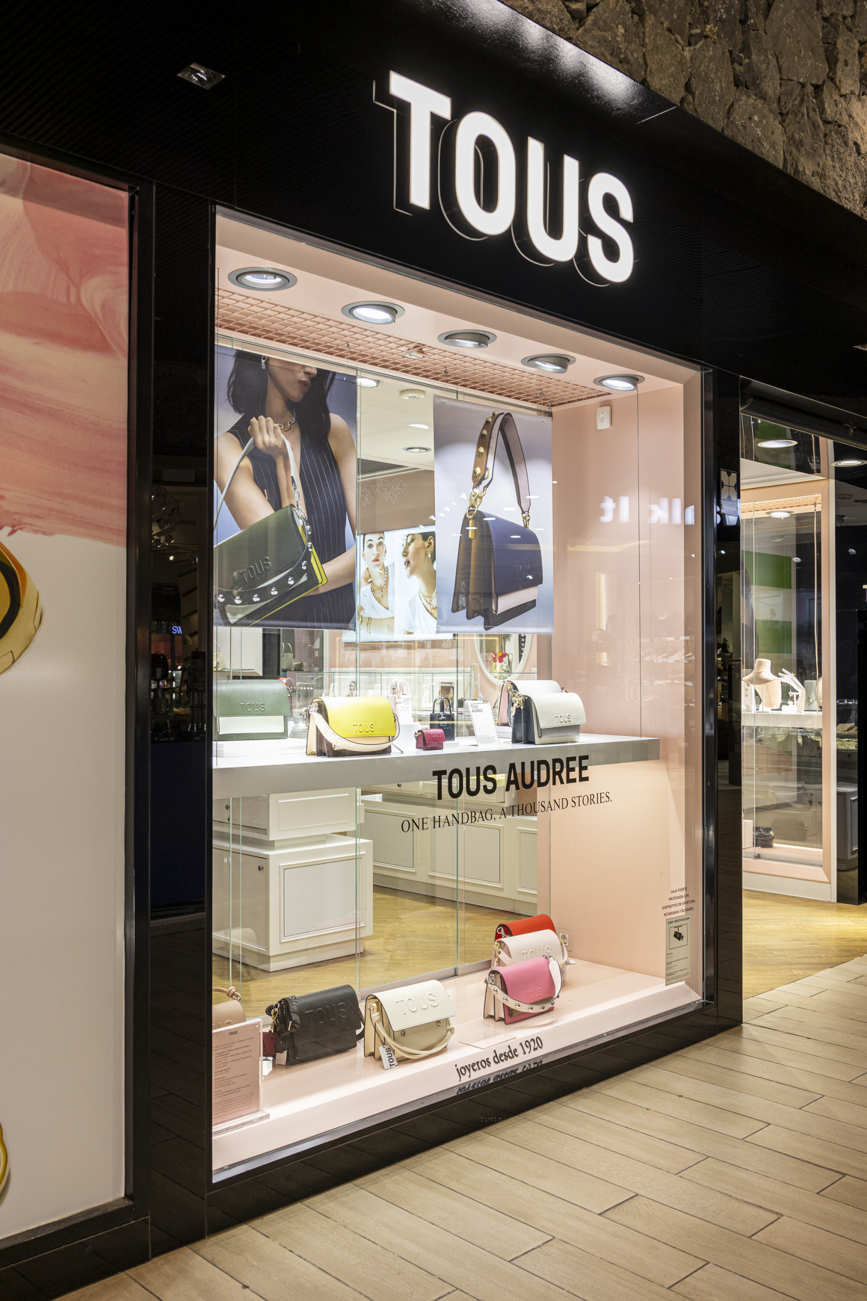 Tous en Siam Mall Tenerife