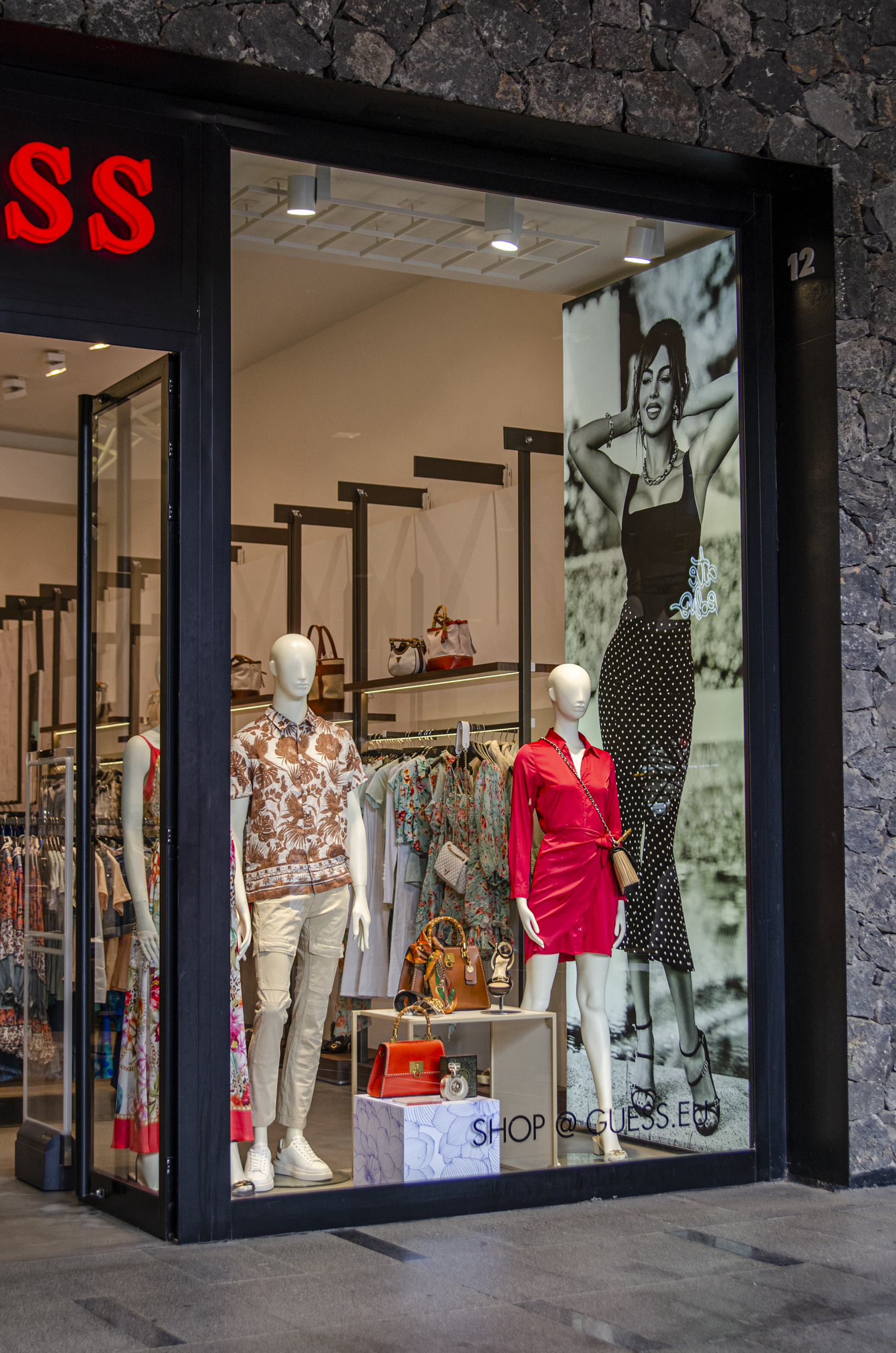 Guess en Siam Mall Tenerife